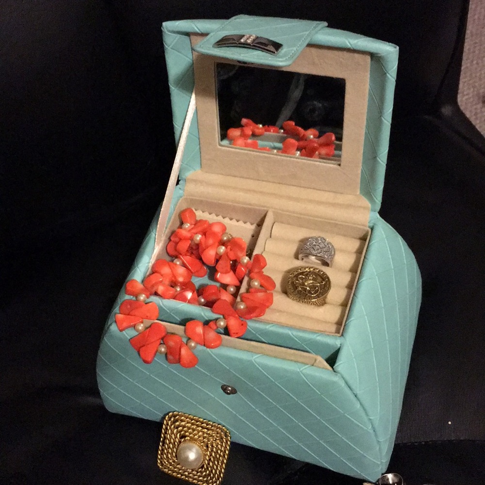 A unique look for your favorite jewelry!